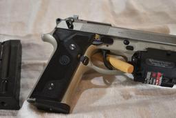 Beretta U.S.A. Corp. Mod. 92FS Vertec-Cal. 9mm Parabellum Pistol, Streamlight Flashlight,