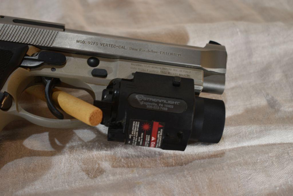 Beretta U.S.A. Corp. Mod. 92FS Vertec-Cal. 9mm Parabellum Pistol, Streamlight Flashlight,