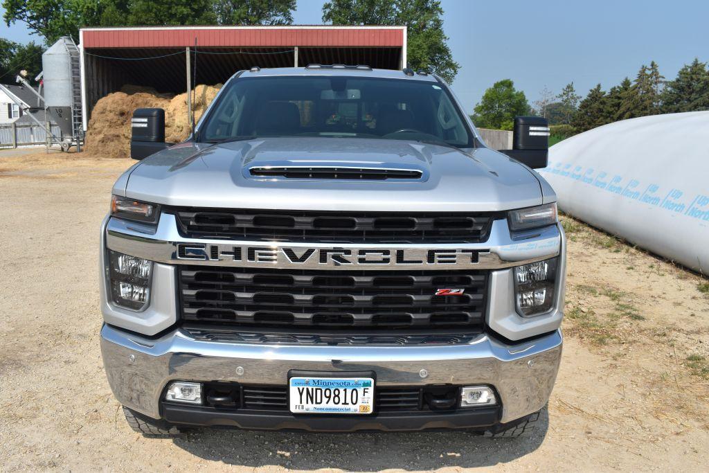 2020 Chevy 3500 LT Z71 Pickup, 4 Door, 4x4, 6.6L V8 Gas, 6 Speed Auto, Full Leather, Heated