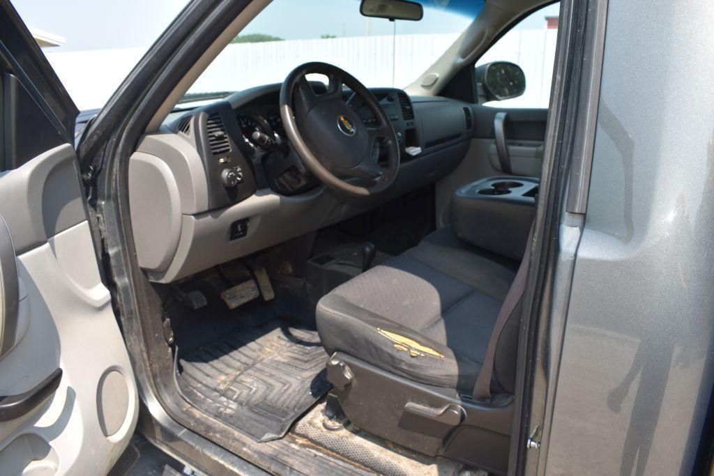 2011 Chevy 3500HD Pickup, Long Box, Reg Cab, 6.0L V8 Gas, Auto, 94,924 Miles, New Transfer
