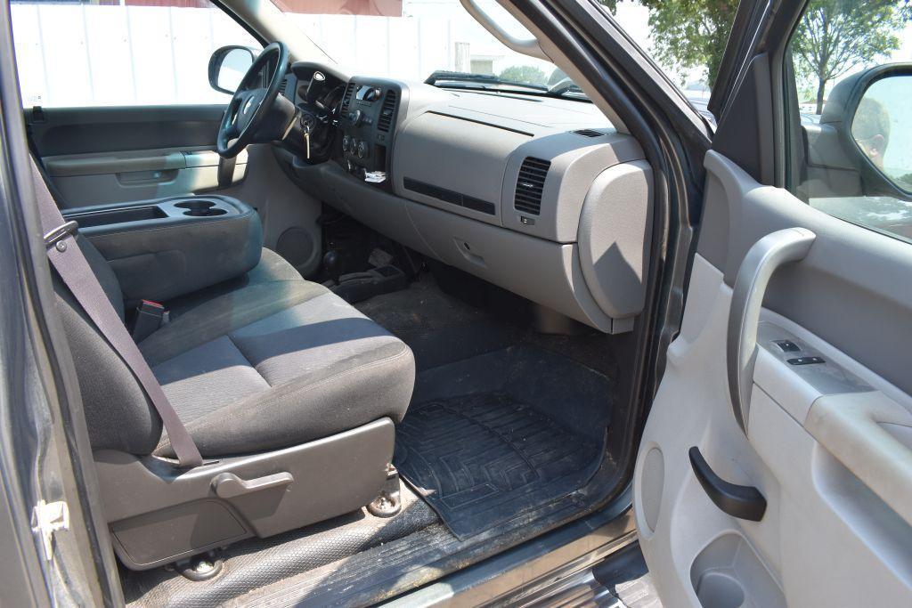 2011 Chevy 3500HD Pickup, Long Box, Reg Cab, 6.0L V8 Gas, Auto, 94,924 Miles, New Transfer