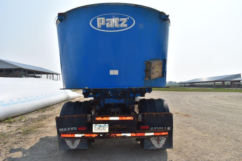 2002 IHC 4900 Series Single Axle Truck, Patz 1200 Series 420 TMR, LH Incline Discharge,