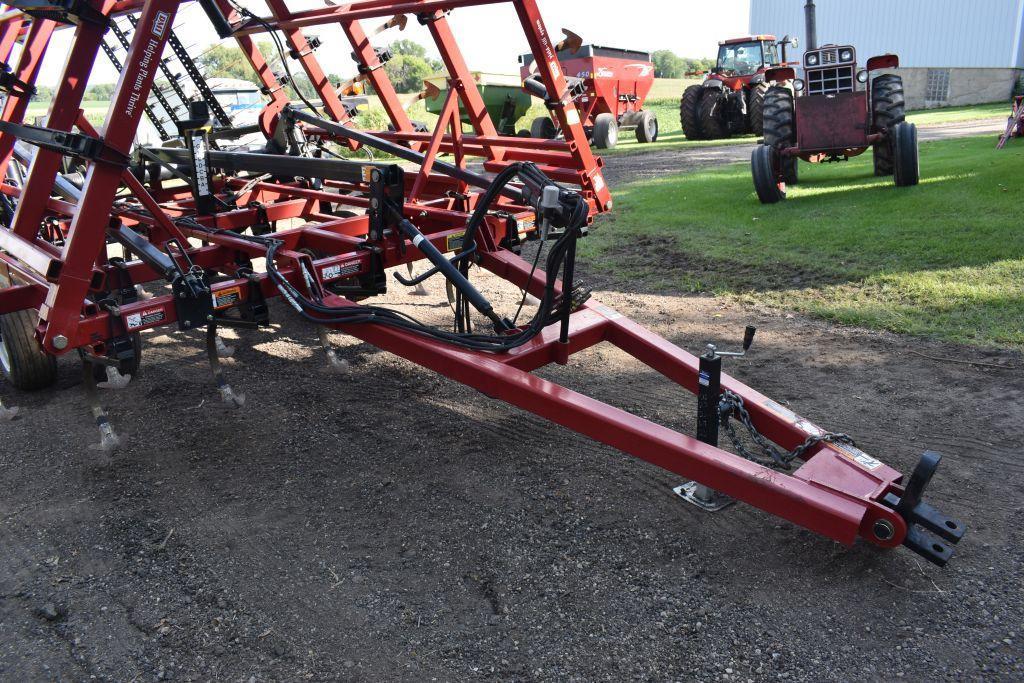 Case IH/DMI Tiger Mate II Field Cultivator, 26.5', 7" Sweeps, 4 Bar Coil Tine Harrow, Gauge Wheels,