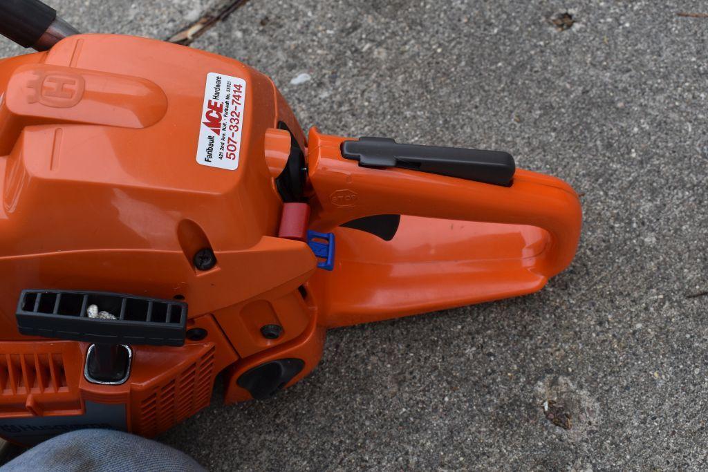 Husqvarna 350 chain saw with case