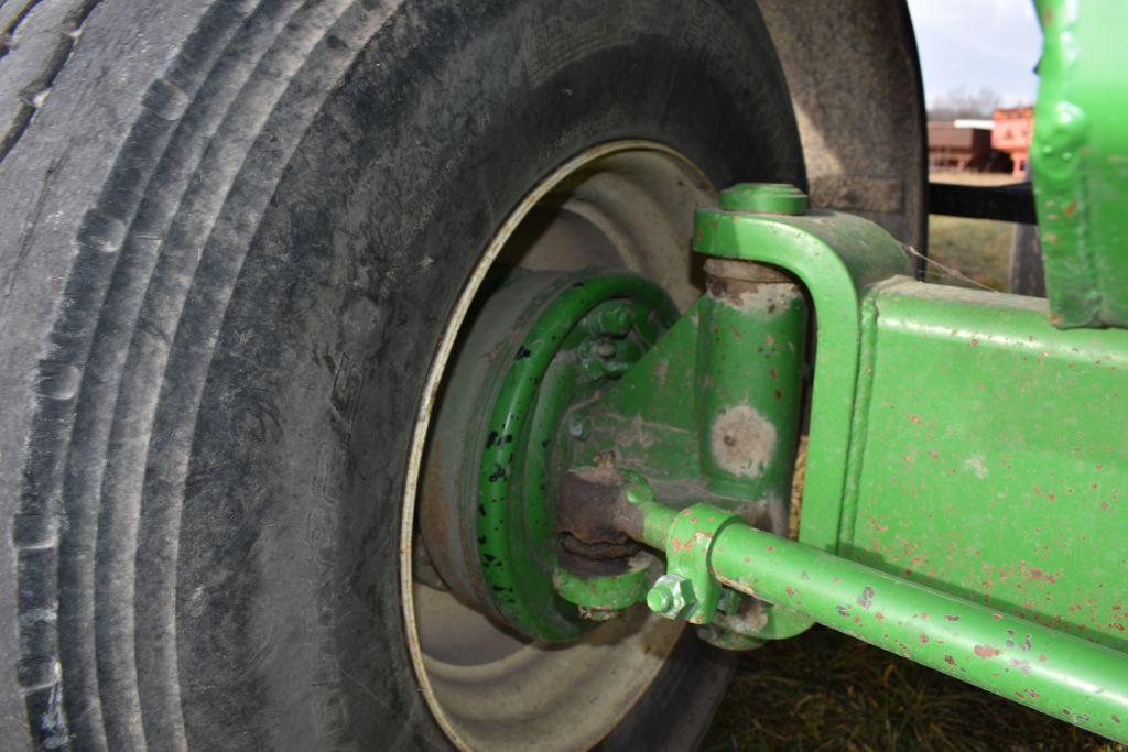 Brent Model 644 Gravity Wagon, Front & Rear