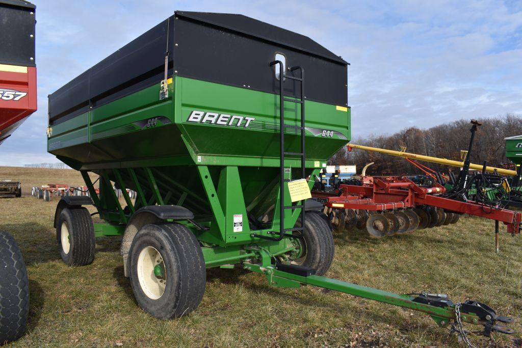 Brent Model 644 Gravity Wagon, Front & Rear