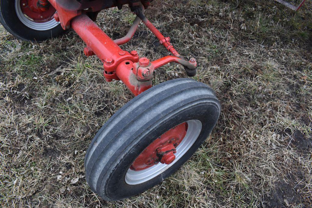 Farmall 706, Gas, WF, 3pt, 540/1000 PTO, 15.5x38 d