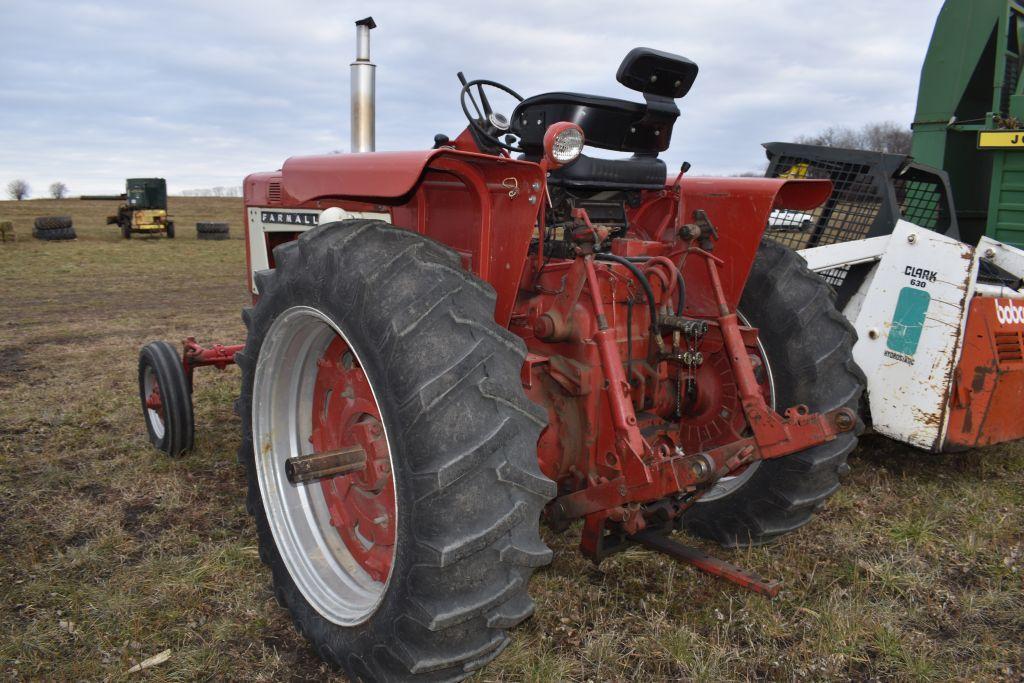 Farmall 706, Gas, WF, 3pt, 540/1000 PTO, 15.5x38 d