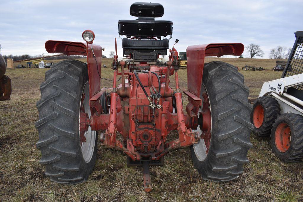 Farmall 706, Gas, WF, 3pt, 540/1000 PTO, 15.5x38 d