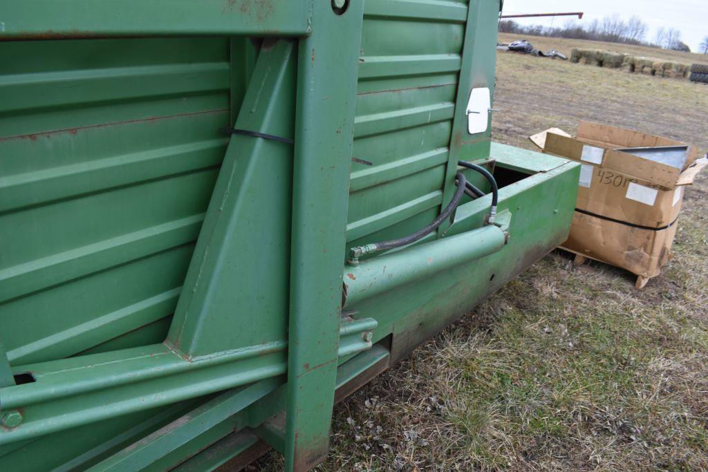 John Deere Model 200 Stacker, Tandem Axle, 1000