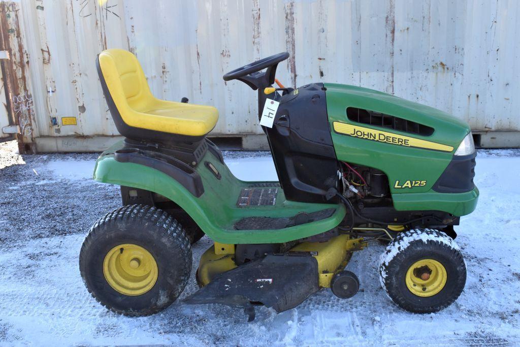 John Deere LA125 Lawnmower, 576 Hours, 21hp Briggs Engine, 40" Deck,