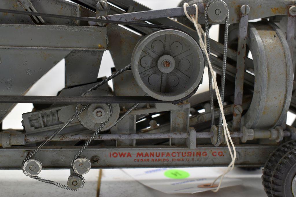 1944 Cedar Rapids Iowa Manufacturing Co. Rock Crusher, many moving parts, 19.5"