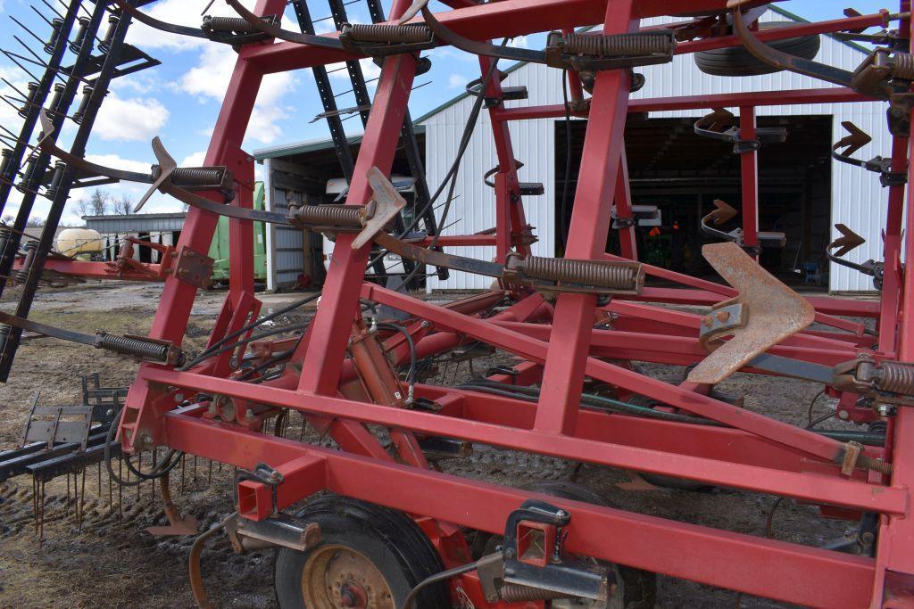 Case IH 4800 Field Cultivator, 28.5', Good Sweeps, 3 Bar Harrow