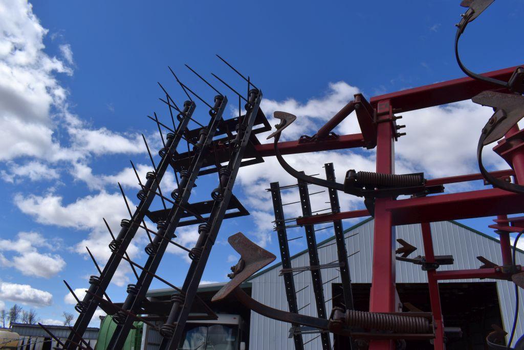 Case IH 4800 Field Cultivator, 28.5', Good Sweeps, 3 Bar Harrow