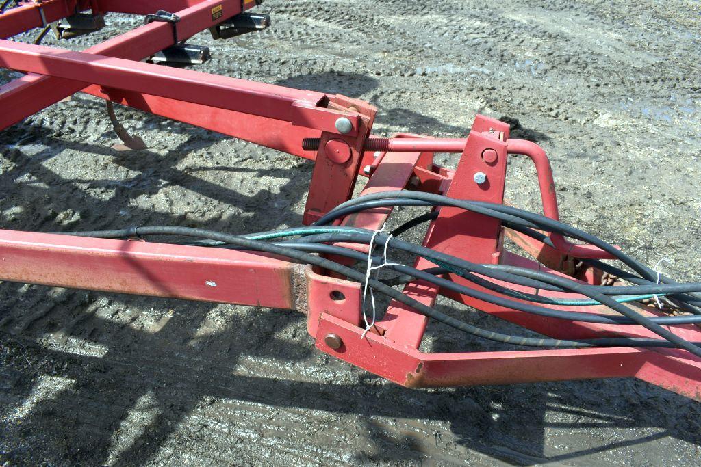 Case IH 4800 Field Cultivator, 28.5', Good Sweeps, 3 Bar Harrow