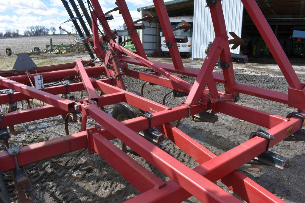 Case IH 4800 Field Cultivator, 28.5', Good Sweeps, 3 Bar Harrow