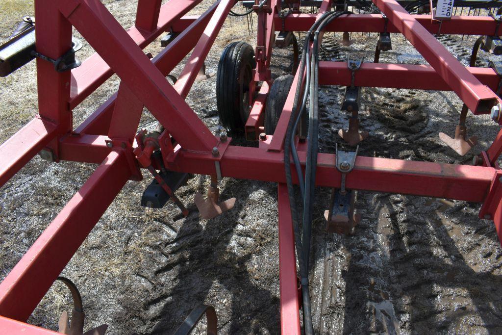 Case IH 4800 Field Cultivator, 28.5', Good Sweeps, 3 Bar Harrow