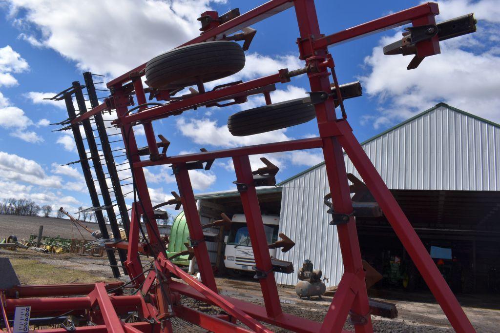 Case IH 4800 Field Cultivator, 28.5', Good Sweeps, 3 Bar Harrow