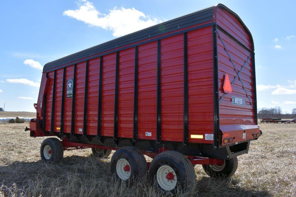 Meyers TSS 4620 Forage Chopper Box, Meyers 15 Ton Tandem Running Gear, Roof, 3 Beaters,