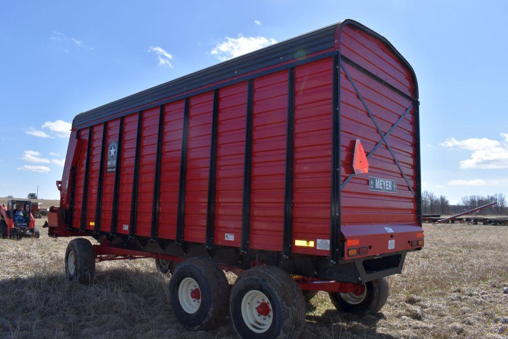 Meyers TSS 4620 Forage Chopper Box, Meyers 15 Ton Tandem Running Gear, Roof, 3 Beaters,