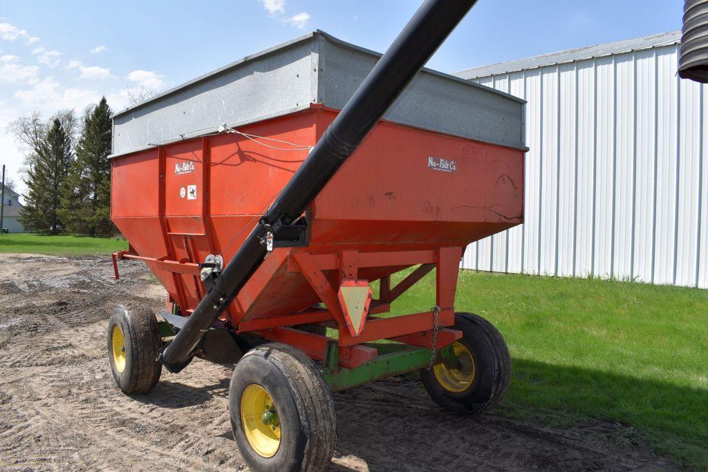 Nu-Bilt 220 Bushel Gravity Flow Wagon With KillBros 215 Hydraulic Auger, JD 1065A Running Gear