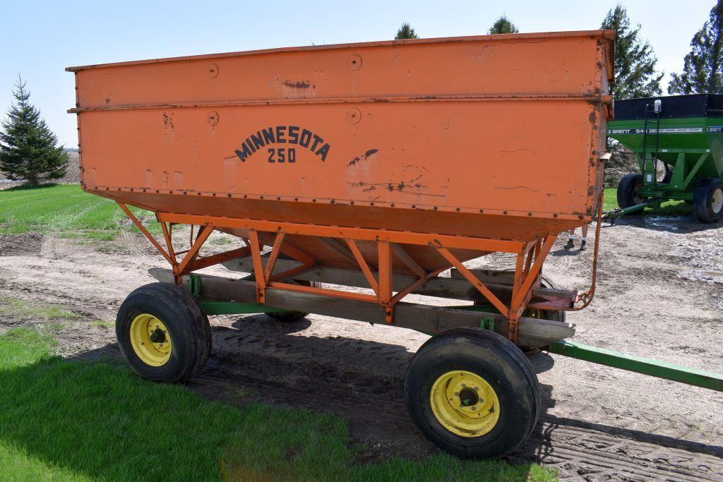 MN 250 Gravity Flow Wagon, John Deere 1065 Running Gear