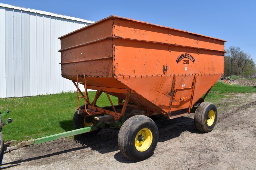 MN 250 Gravity Flow Wagon, John Deere 1065 Running Gear