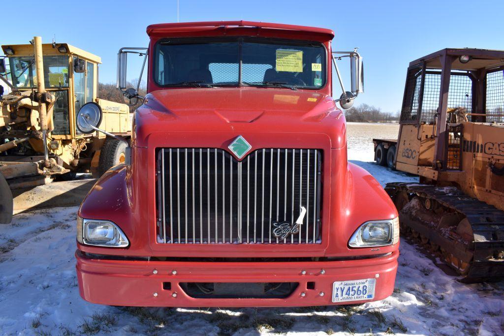 1999 International 9200 Straight Truck, 22' Steel