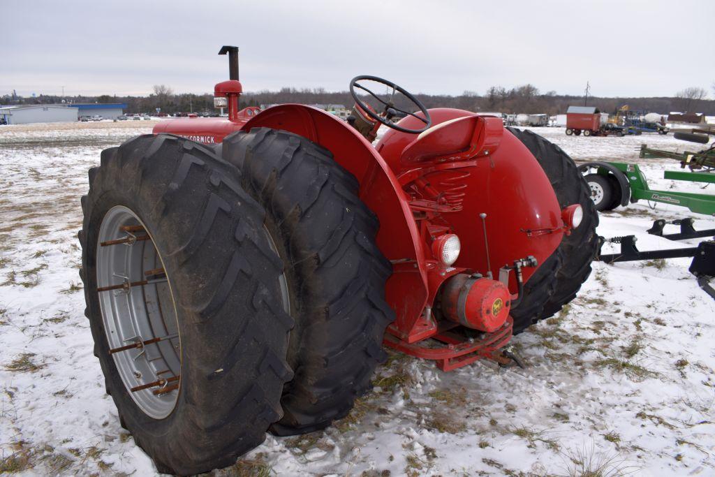 1952 International WD9 Standard Tractor, Diesel