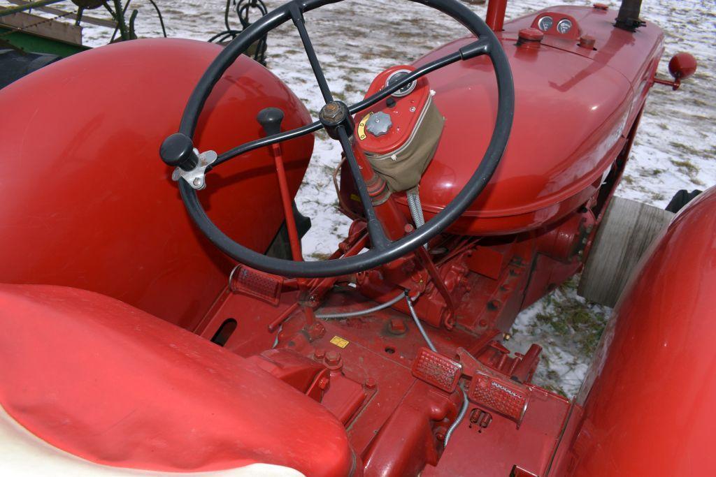 1952 International WD9 Standard Tractor, Diesel