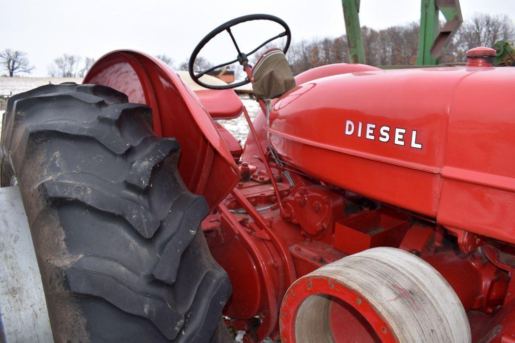 1952 International WD9 Standard Tractor, Diesel