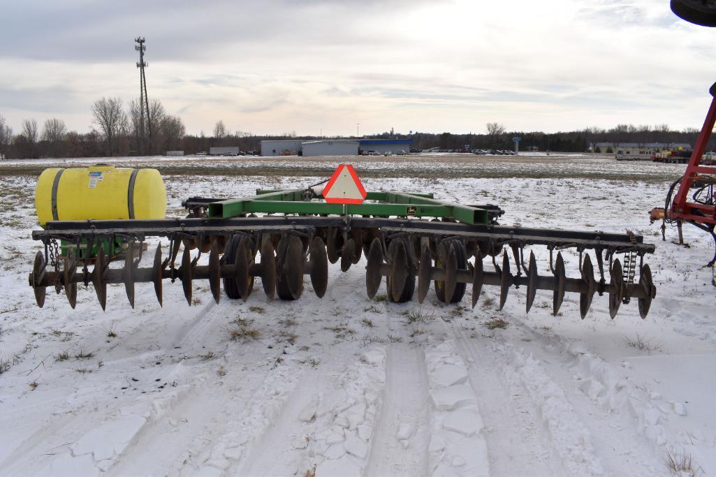 John Deere 630 Disc, 15', 22 ' Blades, Scrapers