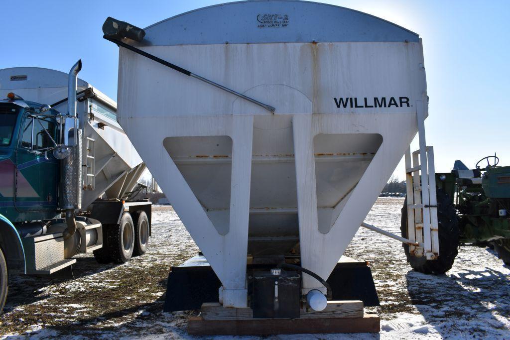 Willmar 1600 Dry Fertilizer Tender Box, 16 Ton, R