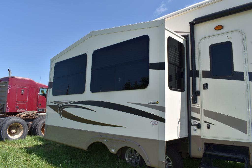 2014 Cedar Creek 5th Wheel Travel Trailer