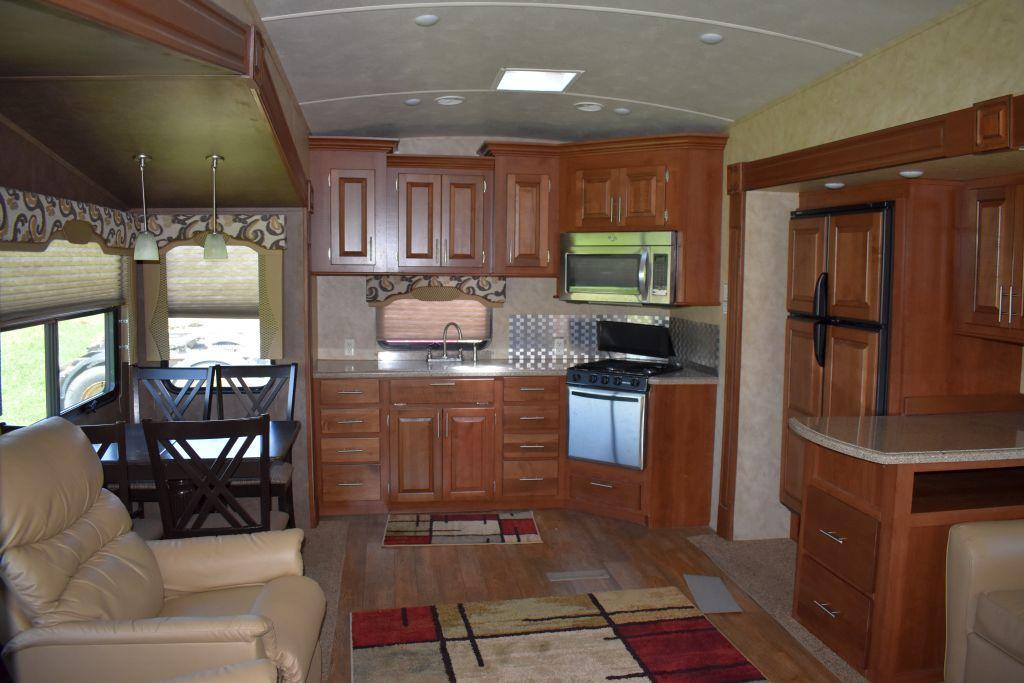 2014 Cedar Creek 5th Wheel Travel Trailer