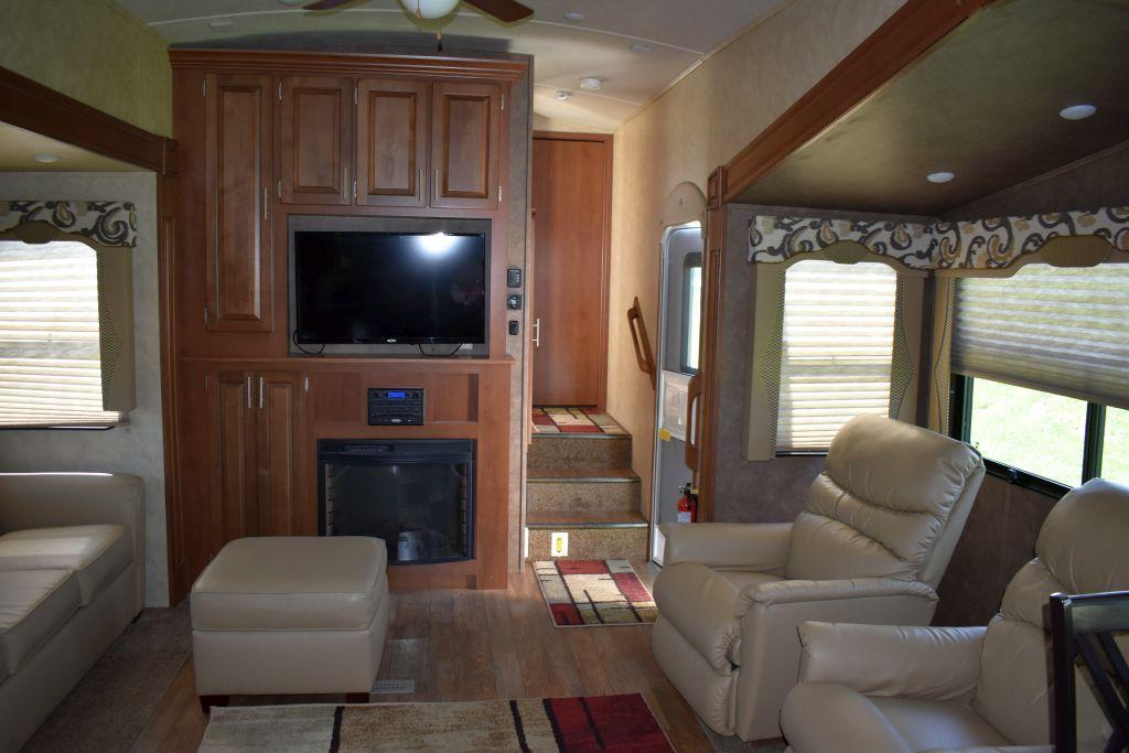 2014 Cedar Creek 5th Wheel Travel Trailer