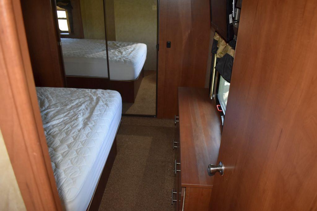 2014 Cedar Creek 5th Wheel Travel Trailer