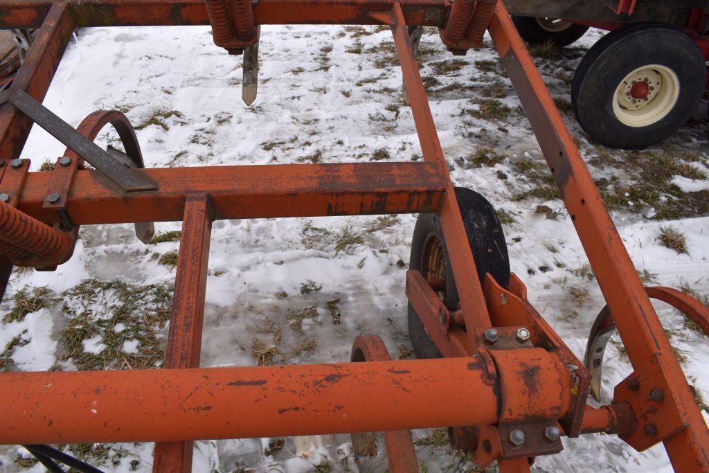 Mohawk 9 Shank Chisel Plow, Includes Hydraulic