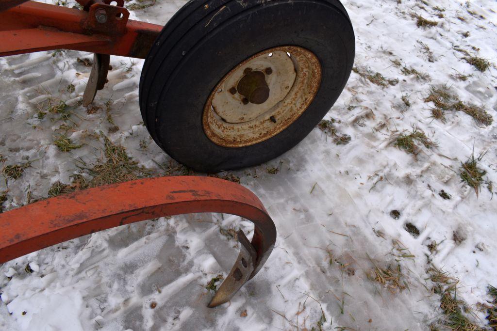 Mohawk 9 Shank Chisel Plow, Includes Hydraulic