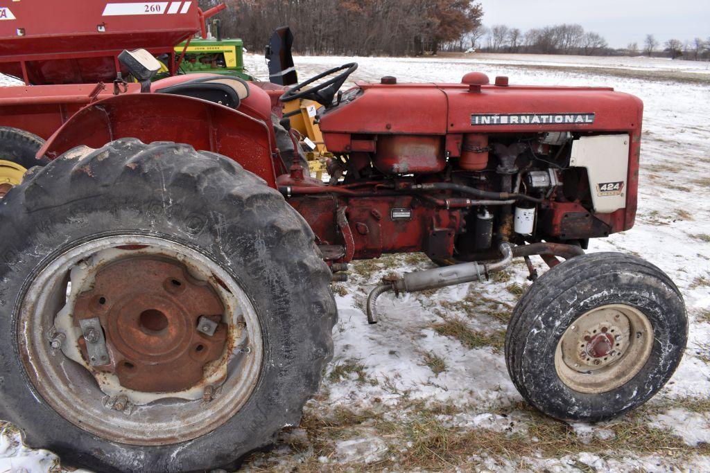 IH 424 Utility Tractor, Diesel, WF, Single hyd
