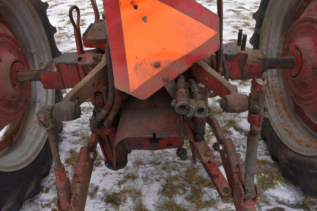 Farmall 350, Gas, NF, 540PTO, 13.6x38 Tires, Dua