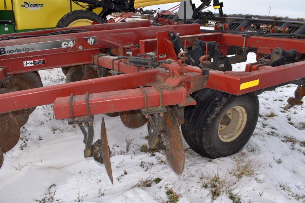 Case IH 730B Ripper, 7 Shank, Double Disc Front,