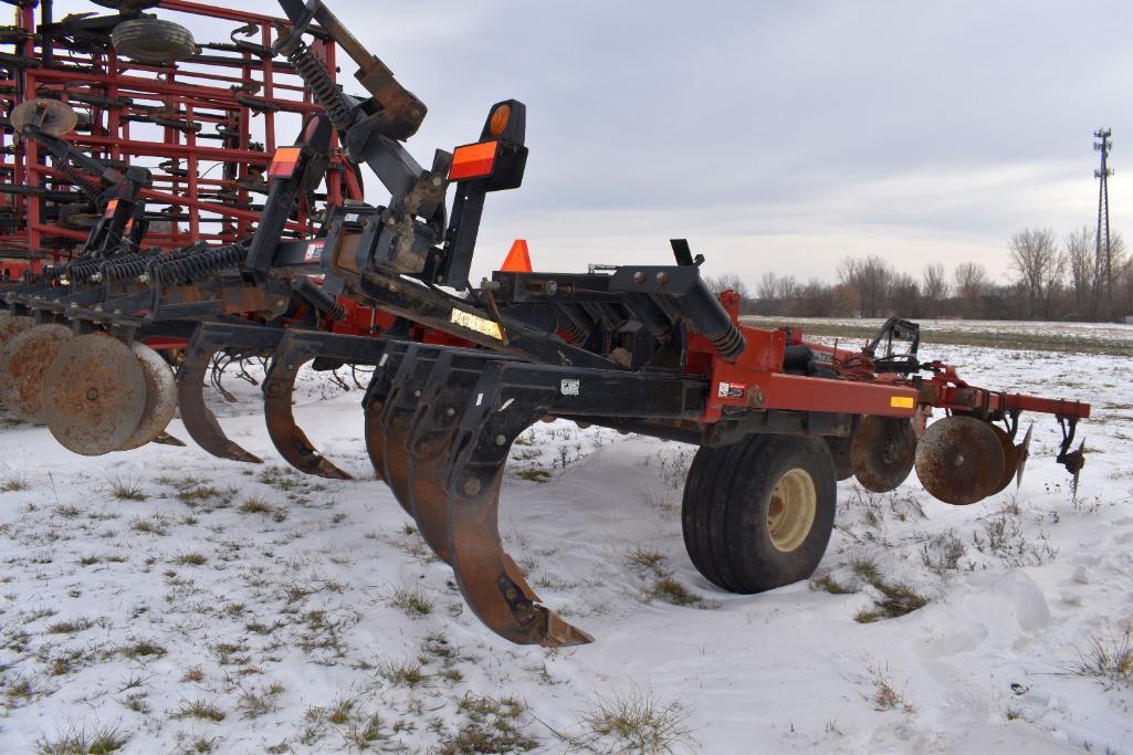 Case IH 730B Ripper, 7 Shank, Double Disc Front,