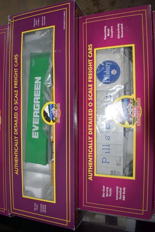 (6) MTH Electric Trains: Grain Hopper, Hopper Cars, Flat Car, Reefer Car