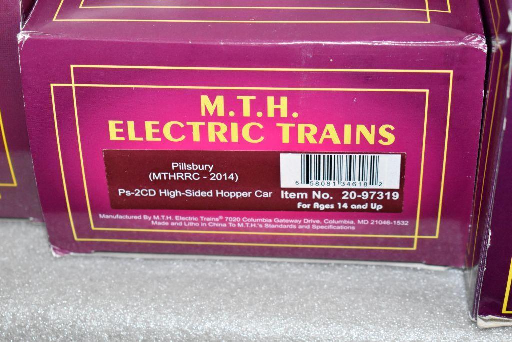 (6) MTH Electric Trains: Grain Hopper, Hopper Cars, Flat Car, Reefer Car