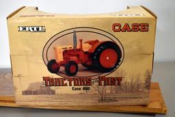 Ertl Case 600 Tractors of the Past with Box, 1/16