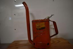 Swingspout 2 Qt Oil Can