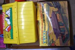 Snoopy Lunch Box, Tyco Illuminated Freight Station