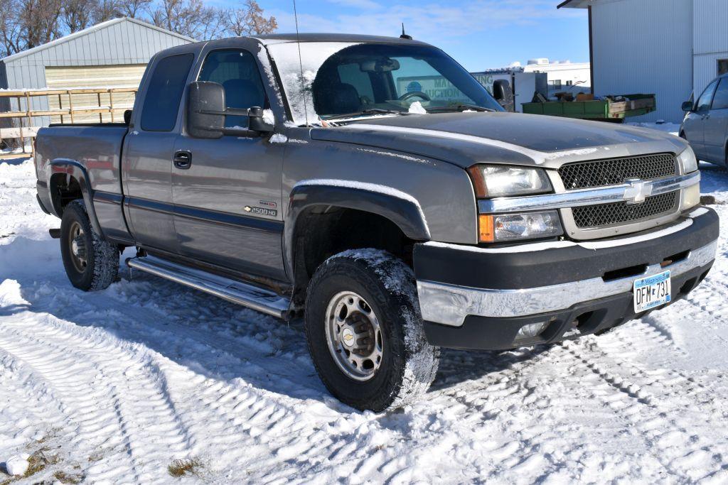 2003 Chevy 2500HD, Duramax 6.6L, 226,362 Miles, Ext. Cab, Gooseneck Hitch, Aux. Fuel Tank,