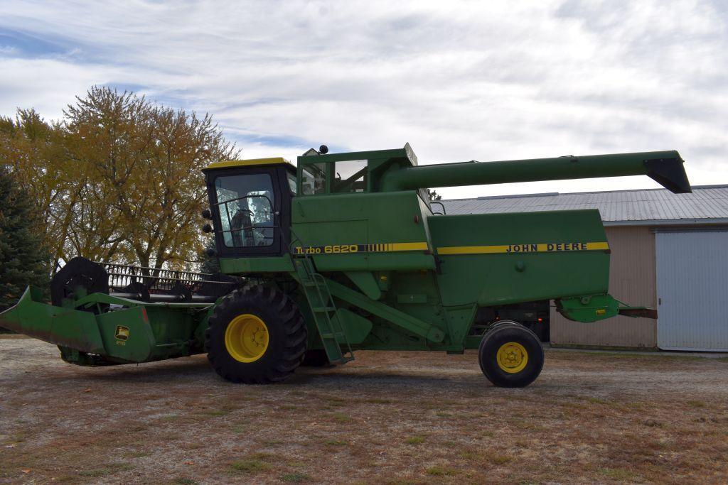 John Deere 6620 Combine, 3250 Hours, Chopper/Spreader, 28x26 Tires, Hydro., SN 453549